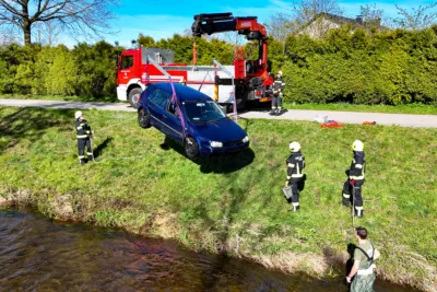 Verkehrsunfall in Perg: Fahrzeug landet im Naarnfluss PANC-19700101020096783-002.jpg