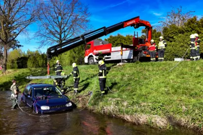 Verkehrsunfall in Perg: Fahrzeug landet im Naarnfluss PANC-19700101020096798-008.jpg
