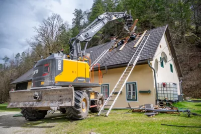 Sturmfront zieht über Oberösterreich – Feuerwehr und Bergrettung im Einsatz RAUS-20240401000096991-010.jpg