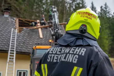 Sturmfront zieht über Oberösterreich – Feuerwehr und Bergrettung im Einsatz RAUS-20240401000096992-011.jpg