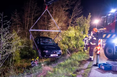 Fahrzeug über steile Böschung gestürzt BRANDSTAETTER-20240402-76.jpg