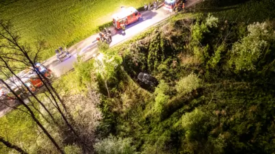 Fahrzeug über steile Böschung gestürzt BRANDSTAETTER-20240403-13.jpg