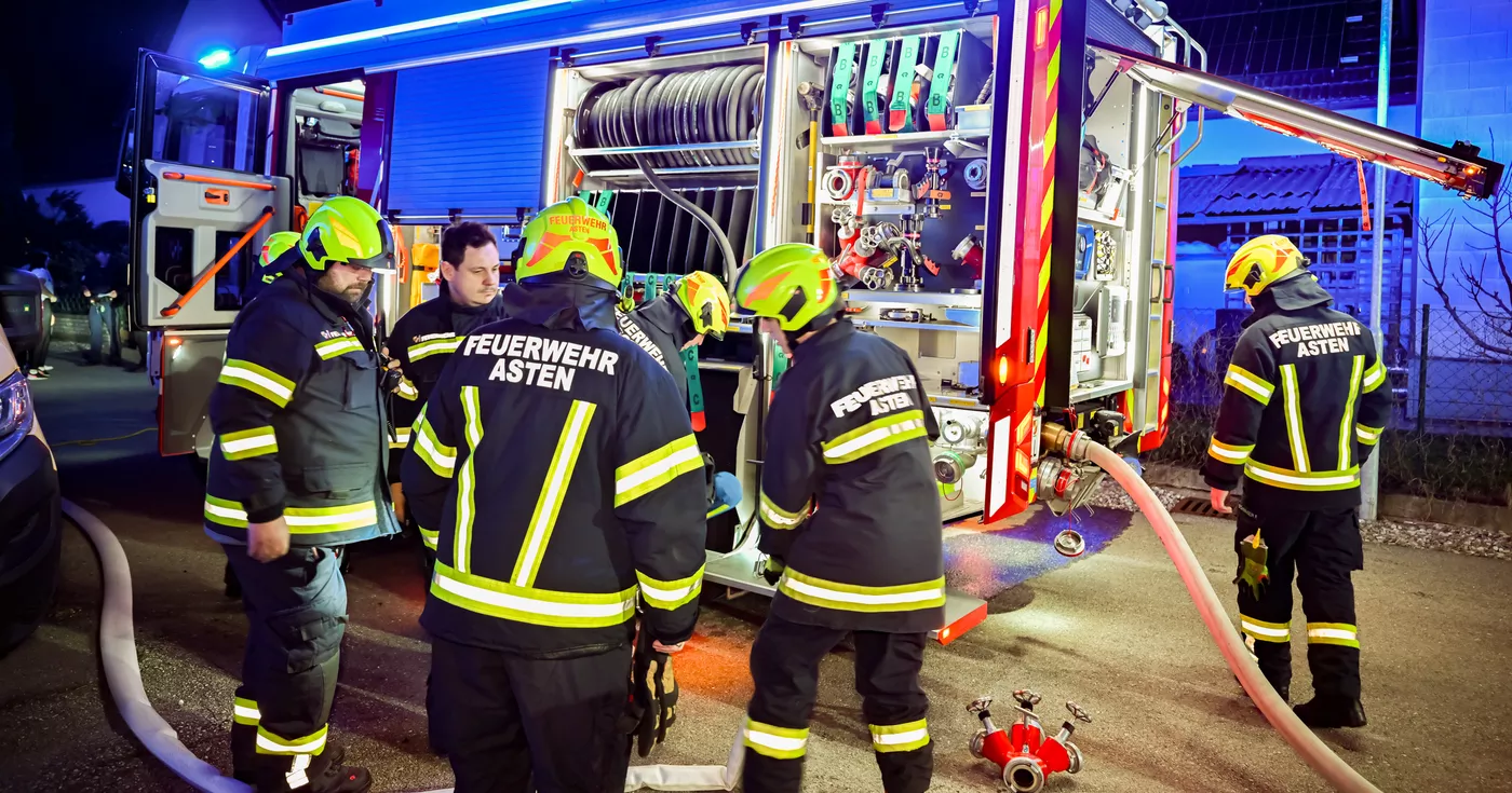 Feuerwehreinsatz wegen vermeintlichem Kellerbrand in Asten