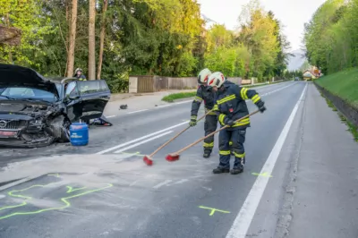 Verkehrsunfall in Altmünster - Drei Personen verletzt DSC-8655.jpg