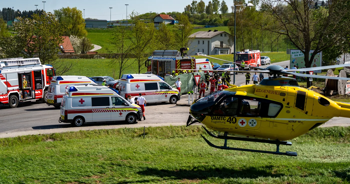Titelbild: Tragischer Verkehrsunfall im Bezirk Rohrbach fordert ein Todesopfer