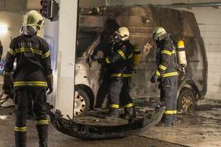 Rettungswagen bei Brand in Rotkreuz-Halle zerstört brand-rettungswagen_05.jpg