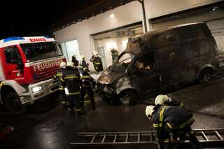 Rettungswagen bei Brand in Rotkreuz-Halle zerstört brand-rettungswagen_07.jpg
