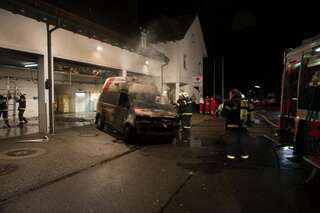 Rettungswagen bei Brand in Rotkreuz-Halle zerstört brand-rettungswagen_10.jpg