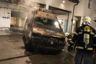 Rettungswagen bei Brand in Rotkreuz-Halle zerstört brand-rettungswagen_11.jpg