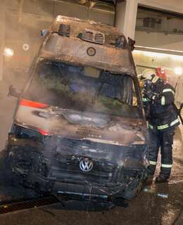 Rettungswagen bei Brand in Rotkreuz-Halle zerstört brand-rettungswagen_14.jpg