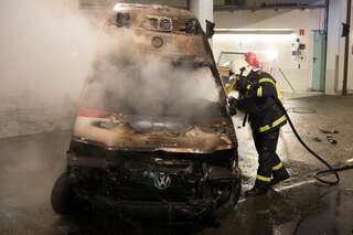 Rettungswagen bei Brand in Rotkreuz-Halle zerstört brand-rettungswagen_15.jpg