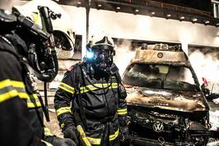 Rettungswagen bei Brand in Rotkreuz-Halle zerstört brand-rettungswagen_18.jpg