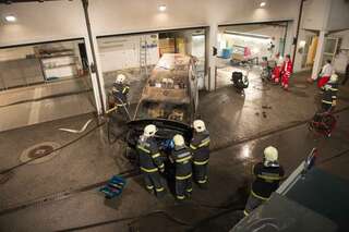 Rettungswagen bei Brand in Rotkreuz-Halle zerstört brand-rettungswagen_21.jpg
