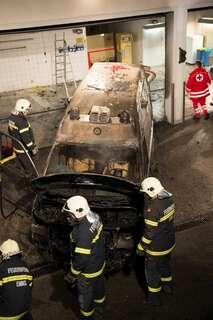 Rettungswagen bei Brand in Rotkreuz-Halle zerstört brand-rettungswagen_22.jpg