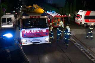 Rettungswagen bei Brand in Rotkreuz-Halle zerstört brand-rettungswagen_23.jpg