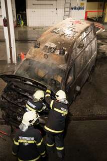 Rettungswagen bei Brand in Rotkreuz-Halle zerstört brand-rettungswagen_24.jpg