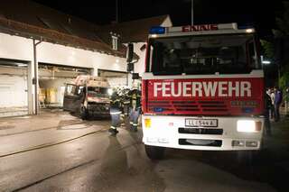 Rettungswagen bei Brand in Rotkreuz-Halle zerstört brand-rettungswagen_26.jpg