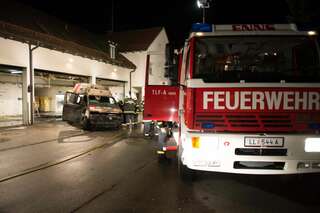 Rettungswagen bei Brand in Rotkreuz-Halle zerstört brand-rettungswagen_28.jpg