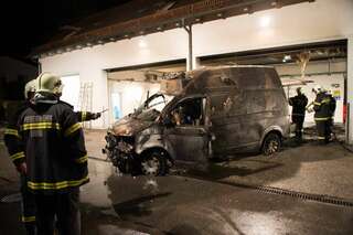 Rettungswagen bei Brand in Rotkreuz-Halle zerstört brand-rettungswagen_29.jpg