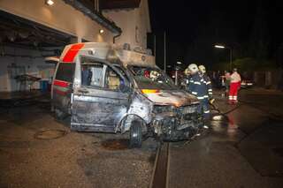 Rettungswagen bei Brand in Rotkreuz-Halle zerstört brand-rettungswagen_31.jpg