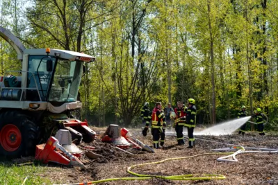 Feuerwehren im Einsatz gegen Vegetationsbrand A7403245-2400.jpg