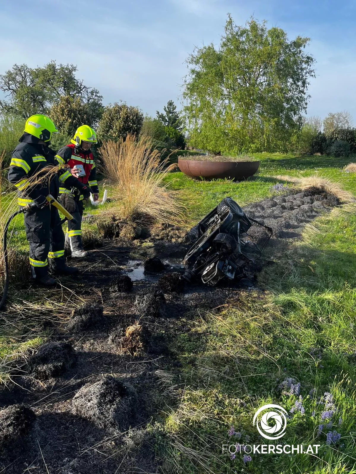 Einsatzbericht Neukematen: Feuerwehr löscht brennenden Rasenmäher