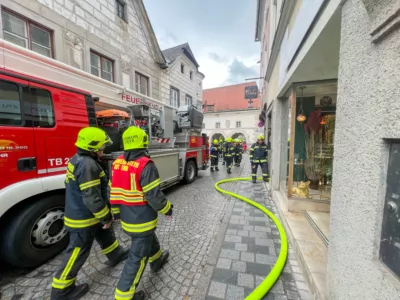 Feuerwehreinsatz bei Wohnungsbrand im Stadtzentrum von Steyr MADER-19700101020099381-017.jpg