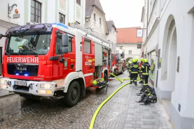Feuerwehreinsatz bei Wohnungsbrand im Stadtzentrum von Steyr MADER-19700101020099396-019.jpg