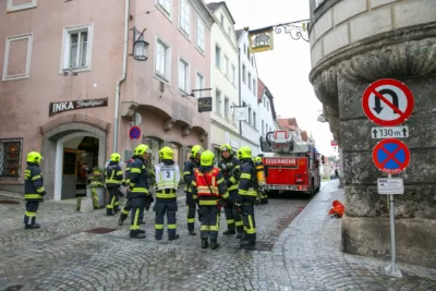 Feuerwehreinsatz bei Wohnungsbrand im Stadtzentrum von Steyr MADER-19700101020099402-024.jpg