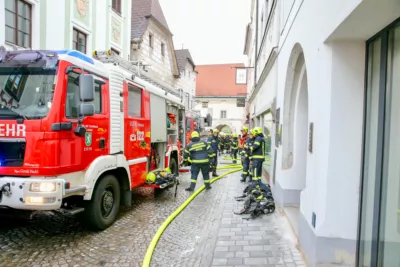 Feuerwehreinsatz bei Wohnungsbrand im Stadtzentrum von Steyr MADER-20240420000099395-045.jpg