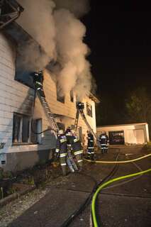 Brand vernichtet gesamten Wohnbereich während Besitzer in der Backstube arbeitet. wohnhausbrand-gruenbug_08.jpg