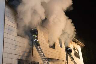 Brand vernichtet gesamten Wohnbereich während Besitzer in der Backstube arbeitet. wohnhausbrand-gruenbug_09.jpg