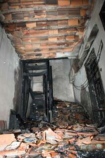Brand vernichtet gesamten Wohnbereich während Besitzer in der Backstube arbeitet. wohnhausbrand-gruenbug_27.jpg
