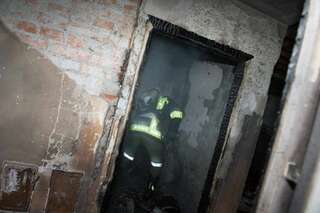Brand vernichtet gesamten Wohnbereich während Besitzer in der Backstube arbeitet. wohnhausbrand-gruenbug_29.jpg