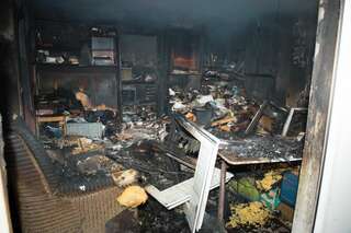 Brand vernichtet gesamten Wohnbereich während Besitzer in der Backstube arbeitet. wohnhausbrand-gruenbug_31.jpg