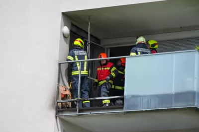 Nachbarn verhindern durch rasches Eingreifen schlimmeres bei Balkonbrand in Schönering DSC-1726.jpg