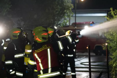Stadel in Flammen: Feuerwehren verhindern Großbrand A7403679-2400.jpg