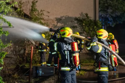 Stadel in Flammen: Feuerwehren verhindern Großbrand A7403683-2400.jpg