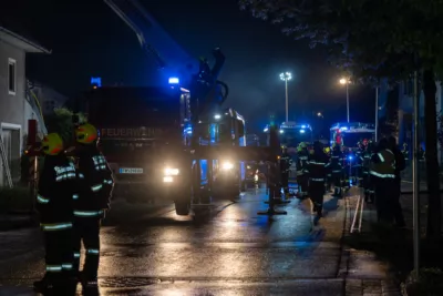 Stadel in Flammen: Feuerwehren verhindern Großbrand A7403689-2400.jpg