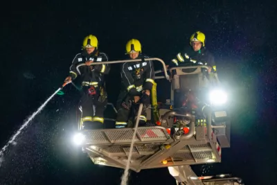 Stadel in Flammen: Feuerwehren verhindern Großbrand A7403718-2400.jpg