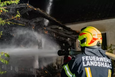 Stadel in Flammen: Feuerwehren verhindern Großbrand A7403721-2400.jpg