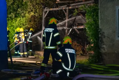 Stadel in Flammen: Feuerwehren verhindern Großbrand A7403723-2400.jpg