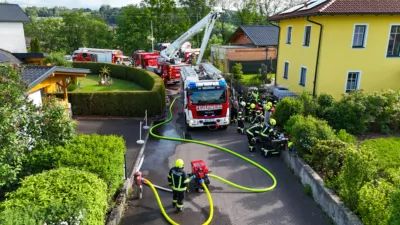 Feuerwehren löschen Brand in Sierning PANC-202405051709-009.jpg