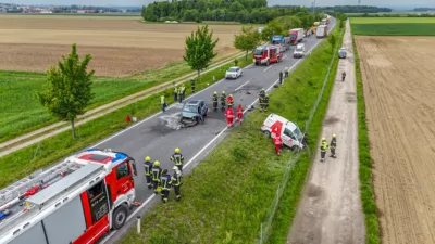 Schwerer Verkehrsunfall in Kronstorf fordert mehrere Verletzte dji-fly-20240508-135802-0564-1715171922084-photo.jpg