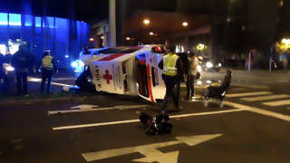 Rettungswagen fuhr bei Rot in Kreuzung: Fünf Verletzte unfall-rettung-01.jpg