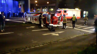 Rettungswagen fuhr bei Rot in Kreuzung: Fünf Verletzte unfall-rettung-04.jpg
