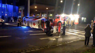 Rettungswagen fuhr bei Rot in Kreuzung: Fünf Verletzte unfall-rettung-05.jpg