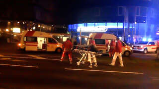 Rettungswagen fuhr bei Rot in Kreuzung: Fünf Verletzte unfall-rettung-06.jpg