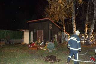 Beträchtlicher Schaden beim Brand einer Gartenhütte brand-gartenhuette_03.jpg