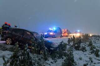 Verletzte und Verkehrschaos nach kurzen Schneesturm unfall-ipf-landesstrasse_01.jpg